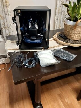 HTC Vive Focus 3 Standalone VR Headset 90Hz w/ Controllers, Case, Adapter